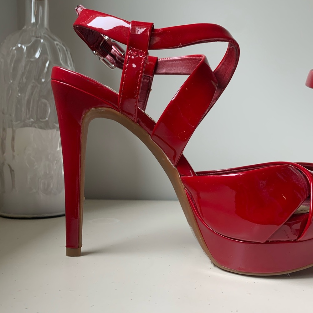 Red shiny Gianni Bini heels